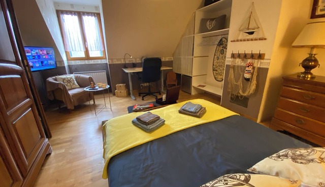 Chambre Nautique and its garden