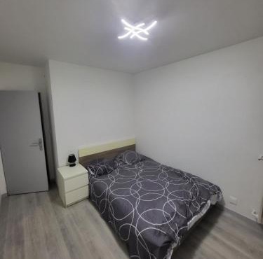 chambre neuve dans un logement partager a 10 minute du circuit