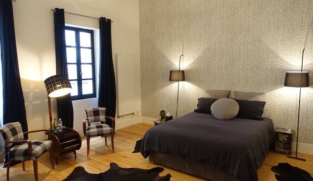Chambre noire-Double room-Superior-Private Bathroom-Street View