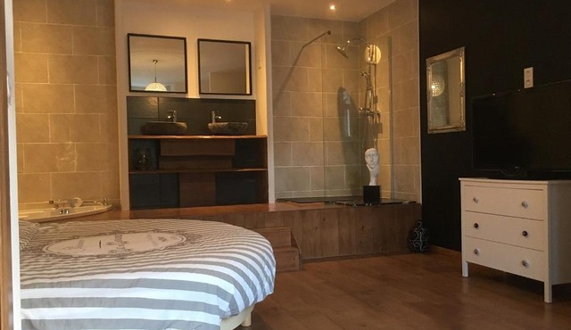 Chambre paisible avec vue sur la montagne