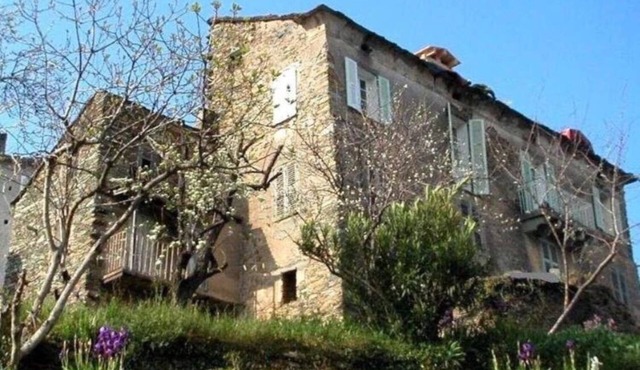 Chambre Palière 2 Étag Dans Maison de Maître, Salle de Bain/wc Partagée au rdc