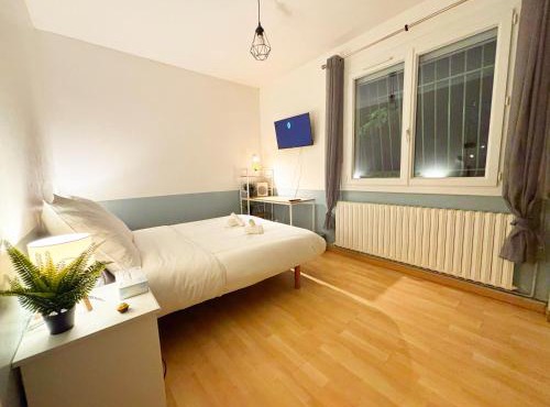Chambre premium Parking & TV - Tram L3 - WIFI