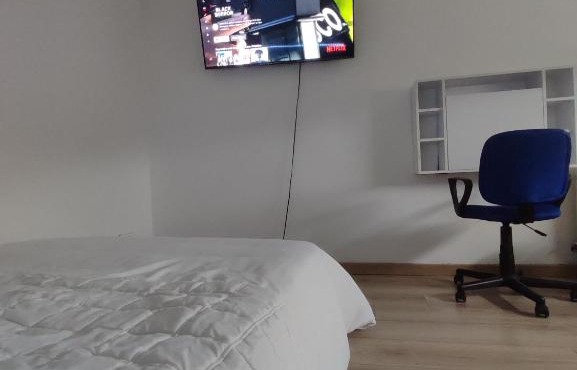 Chambre privé dans une maison avec terrasse et jardin salles de bain partagées