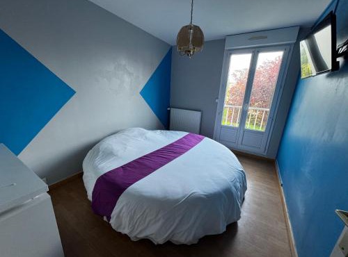 Chambre privée avec lit rond insolite, proche gare TGV