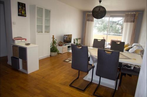 Chambre privée dans bel appartement lumineux