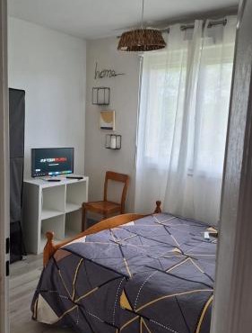 Chambre privée dans Maison au Quartier Calme
