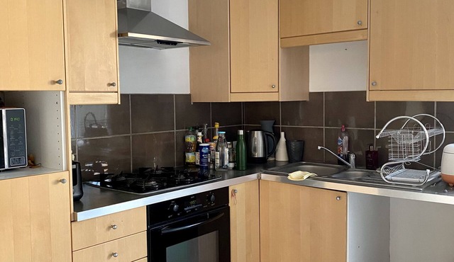 Chambre Privée Dans une Maison Calme, Proche du Musée de la BD