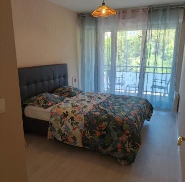 Chambre privée avec balcon de 3,5 m2 chez particulier