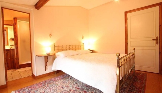 “Chambre Romance” Guest Room with Shared Terrace, Garden, and Wi-Fi