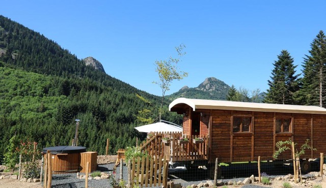 Chambre Roulotte et bain norvégien Gite insolite et spa privatif