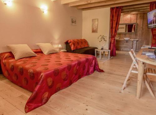 Chambre Rubis: Élégance et Confort en Pleine Nature - FR-1-589-723