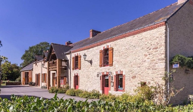 Chambre rustique avec lit king-size, salle de bains privée et petit-déjeuner près de Nantes. - FR-1-306-1250