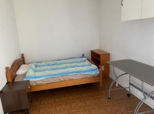 Chambre single au 4ème étage proche aéroport d'Orly