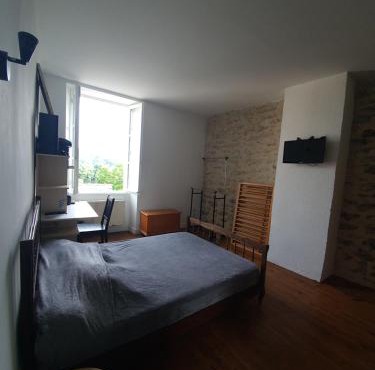 Chambre spacieuse vue sur le Lot - proche Cahors