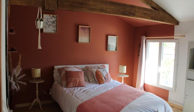 Chambre terracotta à la campagne