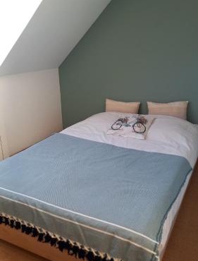 Chambre Vert Sauge, lit double 2 personnes, Maison en plein coeur du Parc Régional du Vexin