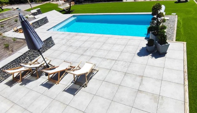 Chambre vue lac av piscine