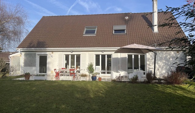 Chambres à Louer Dans une Maison Située Dans un Domaine Recherché Avec Piscine