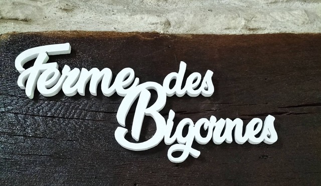 Chambres d'hotes with swimming pool in quiet berrichonne countryside.