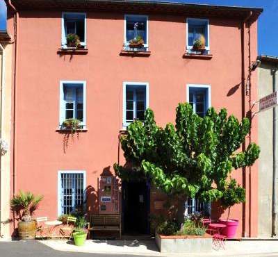 Chambres d'Hôtes et Gîtes- L'Abri sous Roche