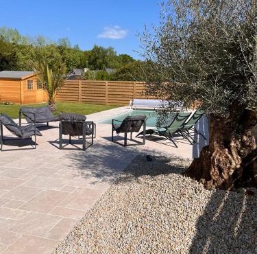 Chambres d'hôtes avec piscine chauffée de mai à sept ,TERRA COTTA et TAUPE