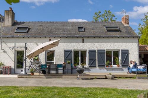 Chambres d'hôtes, table d'hôtes des Reinières proche La Loire à Vélo, 3 chambres 7 couchages