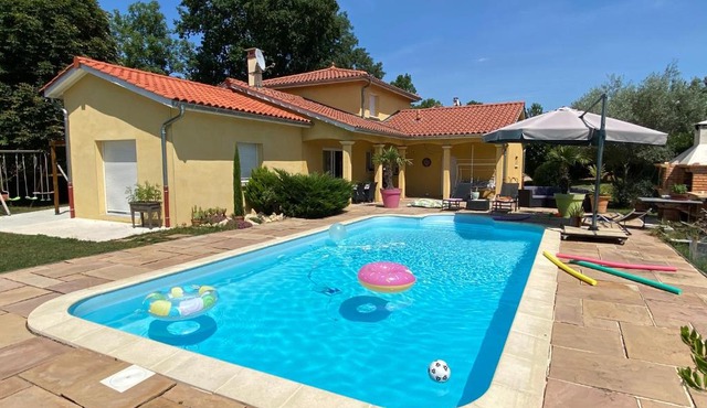 Chambres dans villa avec piscine