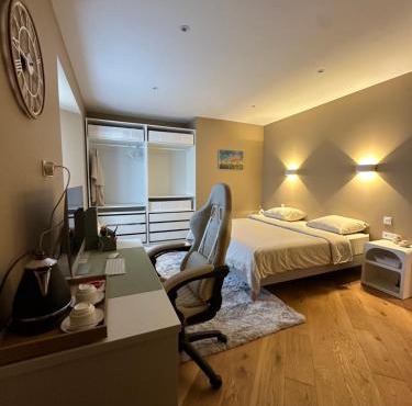 Chambres indépendantes et salles de bain privatives,