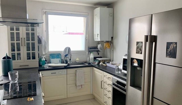 Chambres privées tout confort Homestay: Private rooms in shared duplex apartment