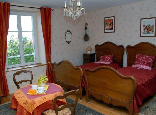 Chambres spacieuses avec salle d'eau, salon cheminée, jardin détente - Lorraine - FR-1-585-143