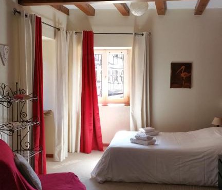 Chambres touristiques La Cour Des Hôtes