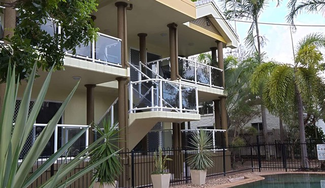 Champagne four on magnetic