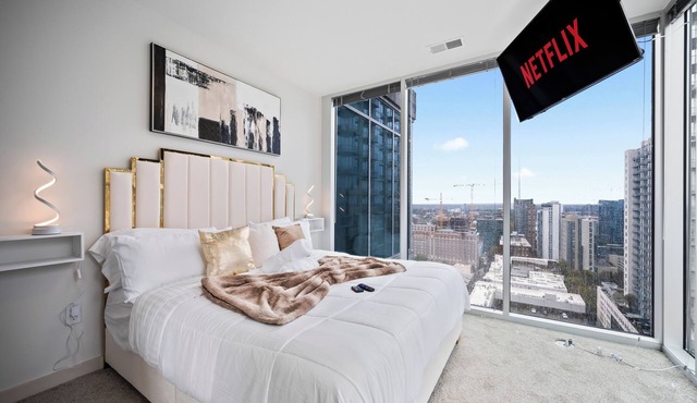 Champagne Towers Kingbed Penthouse Views