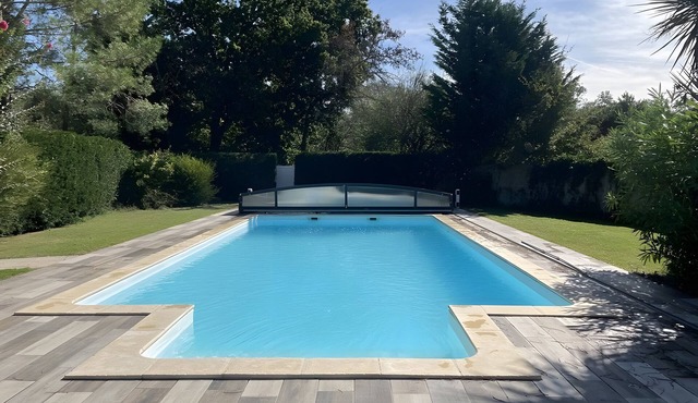 Champaubier House – Heated Pool, Private Park, Ideal for 10 Guests in Montpon-Ménestérol