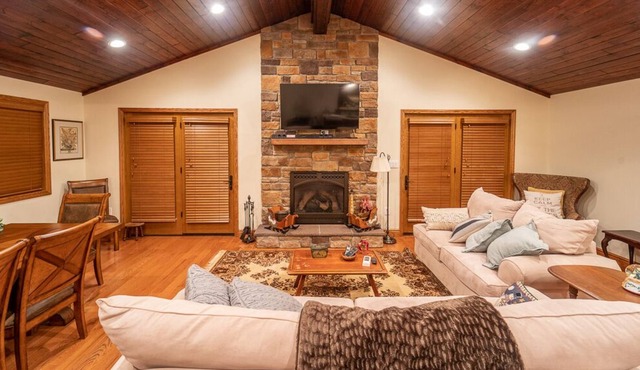 Champion Charmer - Spacious Backyard w/ Grill