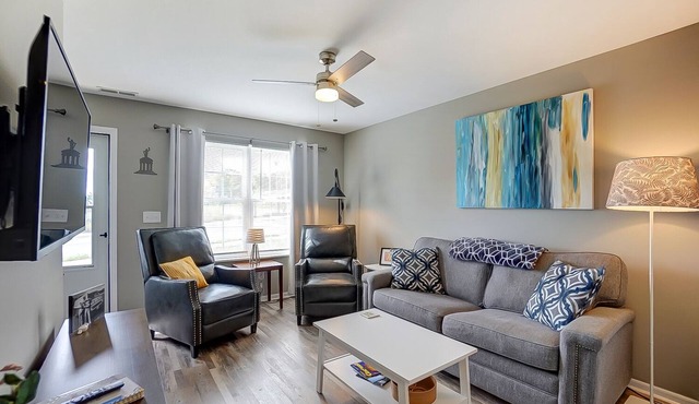 ChampionHill - Pick & Roll into Spooky Nook 2BD Townhome with Off Street Parking