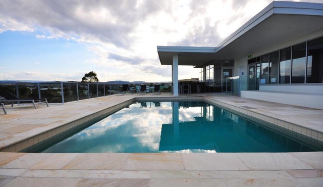 Chancellor Lakeside Apartments