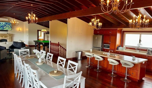 Chandeliers - Luxurious all ensuited 4 bedroom retreat