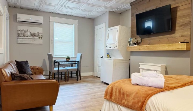 Chandler B - QUEEN 1BD/1BA Apt near Downtown