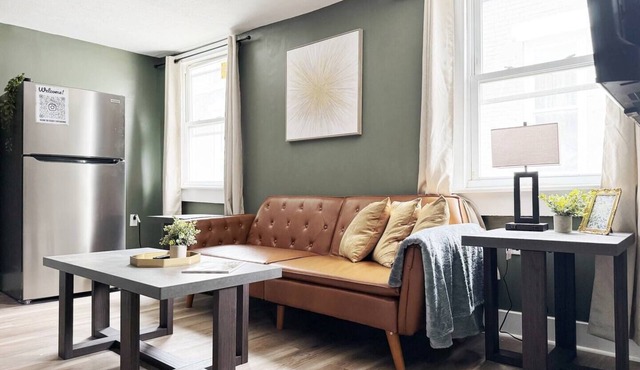 Chandler D - KING 1BD/1BA Apt near Downtown