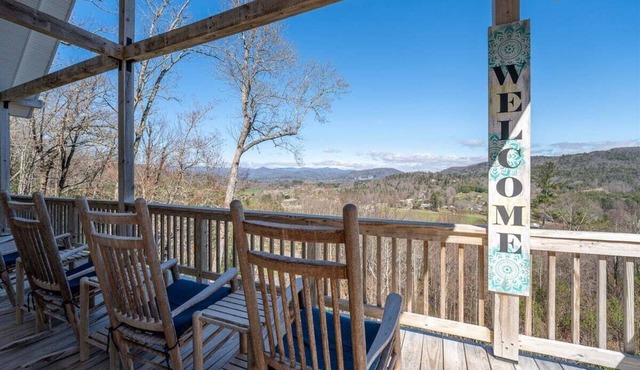 Chandler House - Custom Home with Mountain Views!
