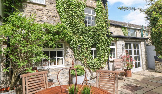 CHANDLER HOUSE, family friendly in Castleton, Peak District