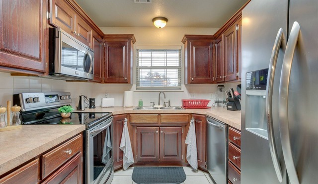 Chandler House w/Fenced Backyard: Pets Welcome!