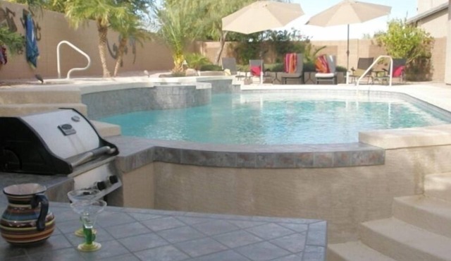 Chandler Single Family/Heated Pool & Spa/Swim up Bar