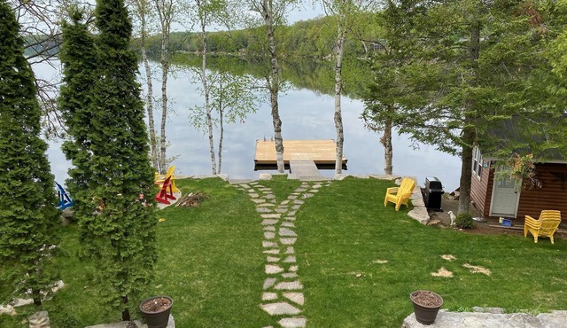Chandos Lake Luxury Cottage