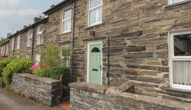 CHANDOS, pet friendly, with open fire in Dolwyddelan