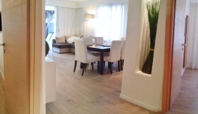 CHANGE THE DECOR! Seaside, deckchairs, fine sandy beach. ENJOY!