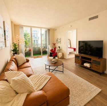 Channelside Escape - Egg Chair Balcony - Walkable