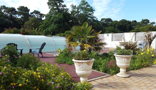 Chanteoiseau, comfortable villa, heated swimming pool 800 m from the beach 5 * Clévac