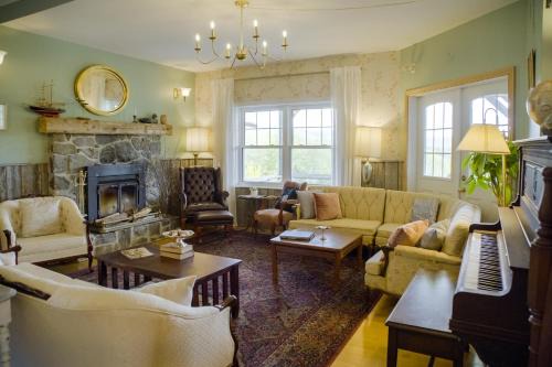 Chanterelle Inn & cottages